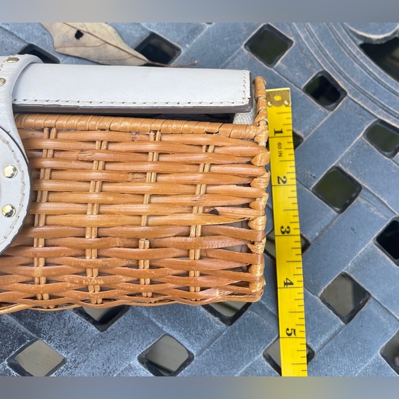 Michael Kors clutch. Woven. With twist lock. - Picture 14 of 17